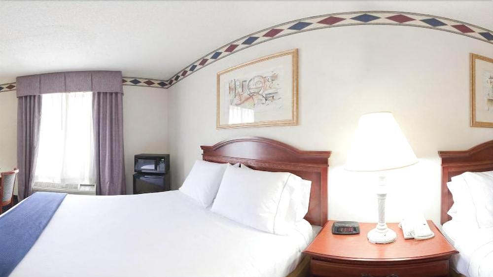 Holiday Inn Express Hotel & Suites Mebane By Ihg Buitenkant foto