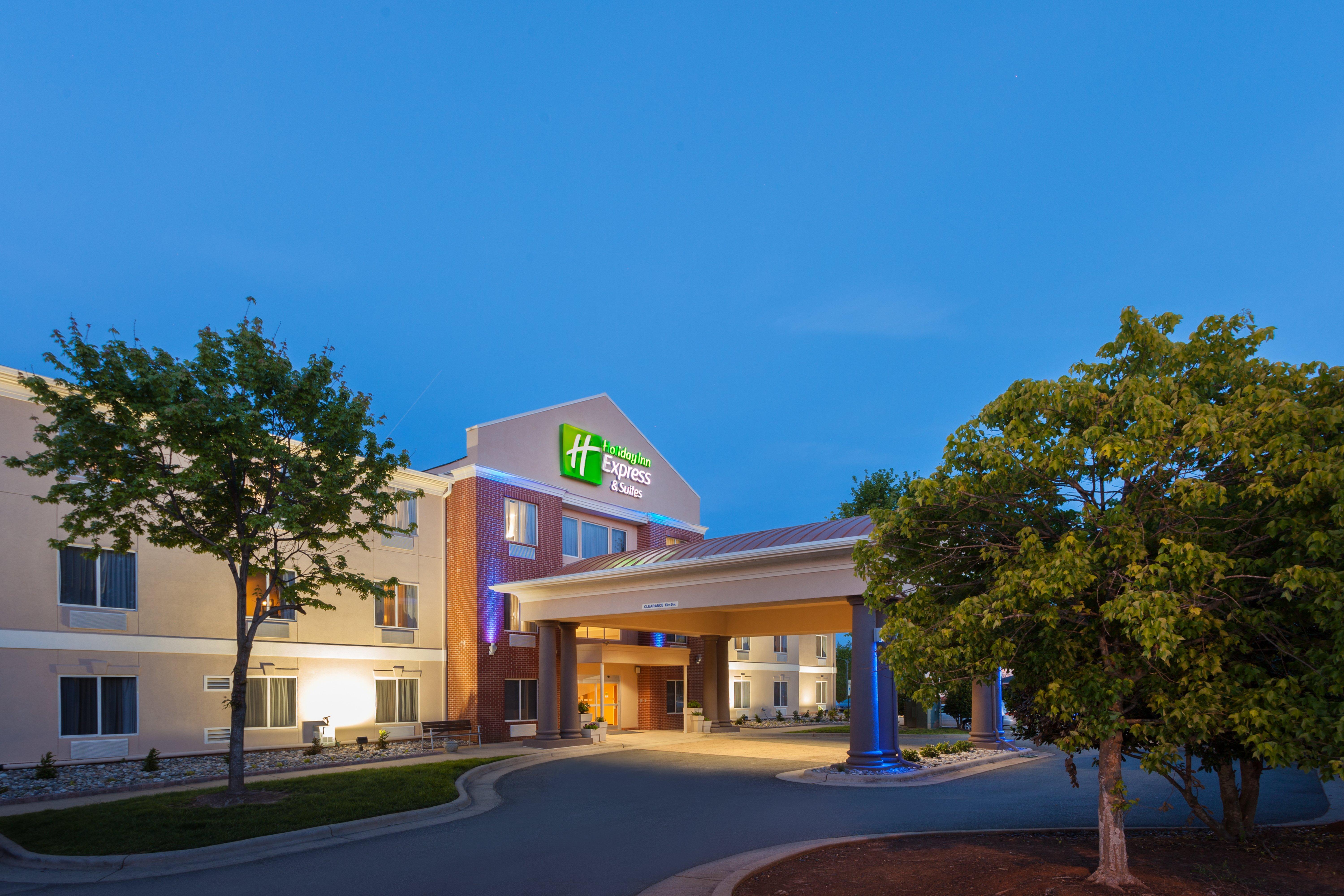 Holiday Inn Express Hotel & Suites Mebane By Ihg Buitenkant foto
