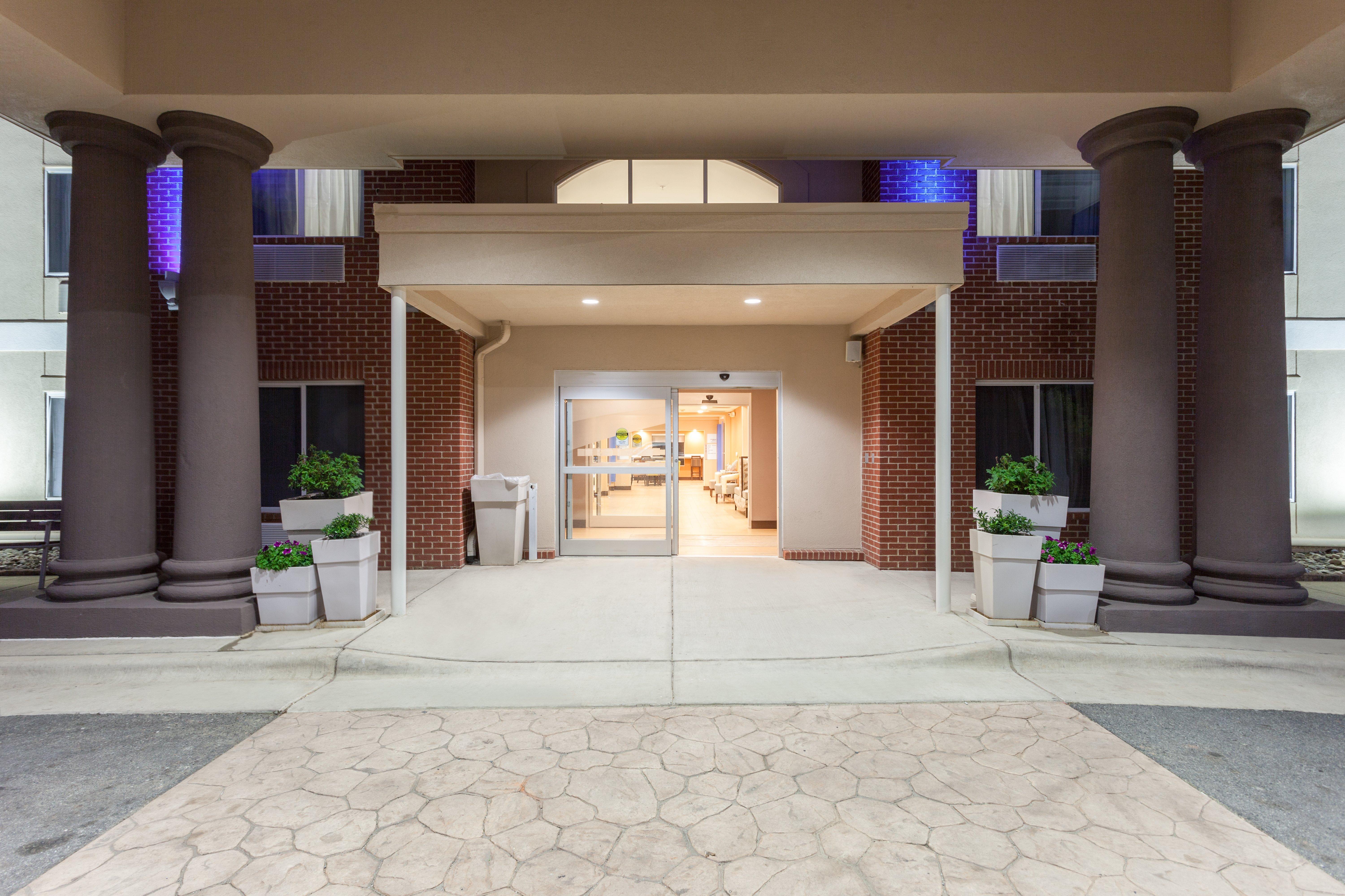 Holiday Inn Express Hotel & Suites Mebane By Ihg Buitenkant foto