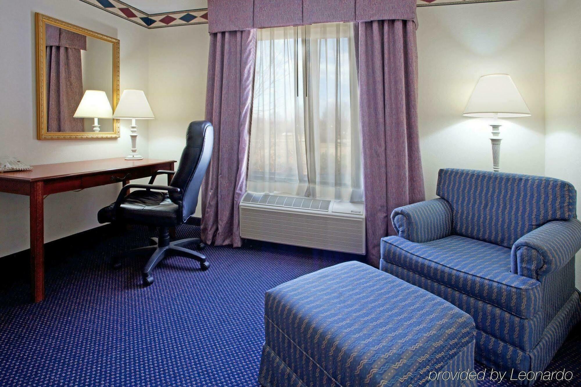 Holiday Inn Express Hotel & Suites Mebane By Ihg Buitenkant foto