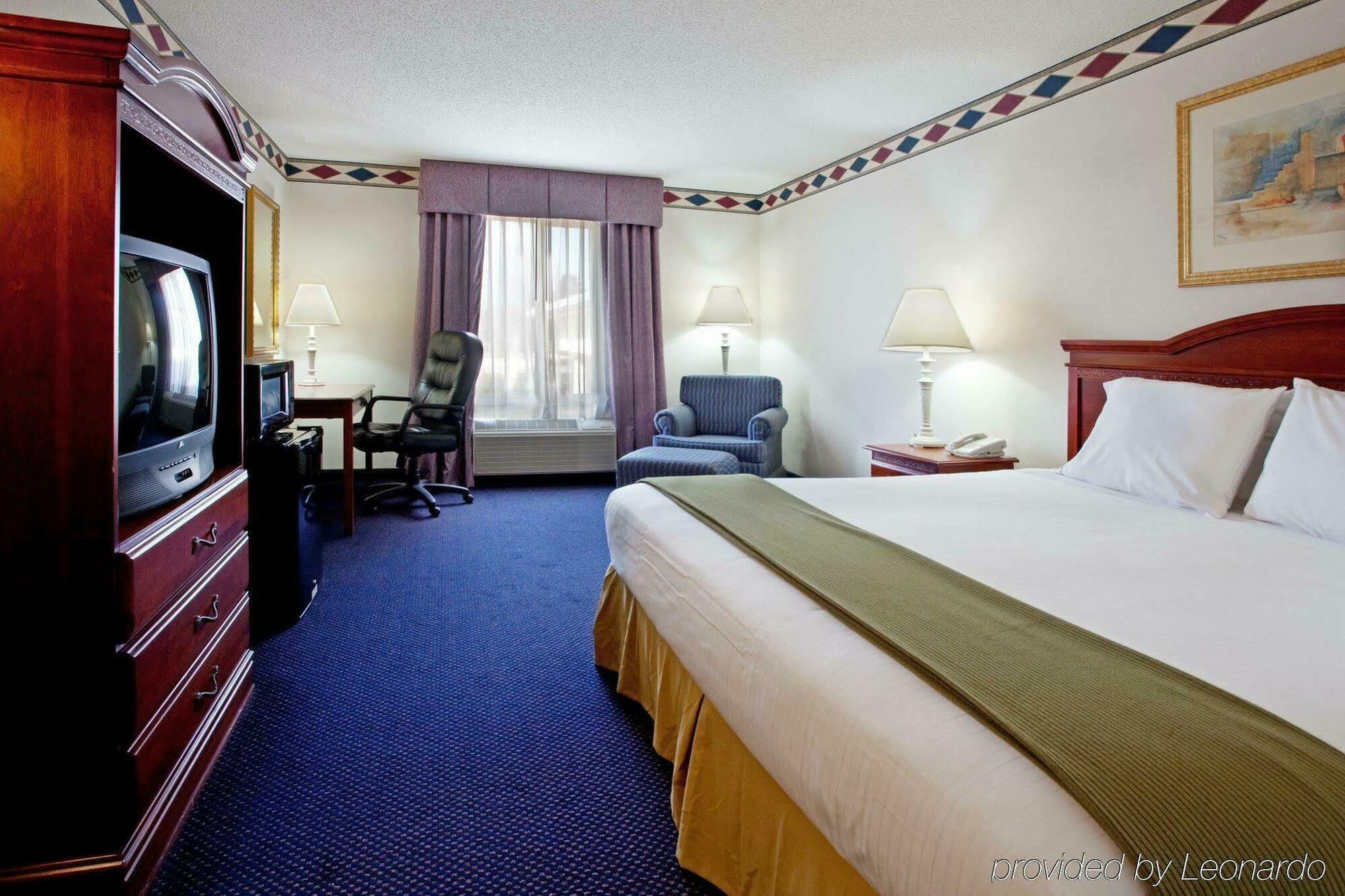 Holiday Inn Express Hotel & Suites Mebane By Ihg Buitenkant foto