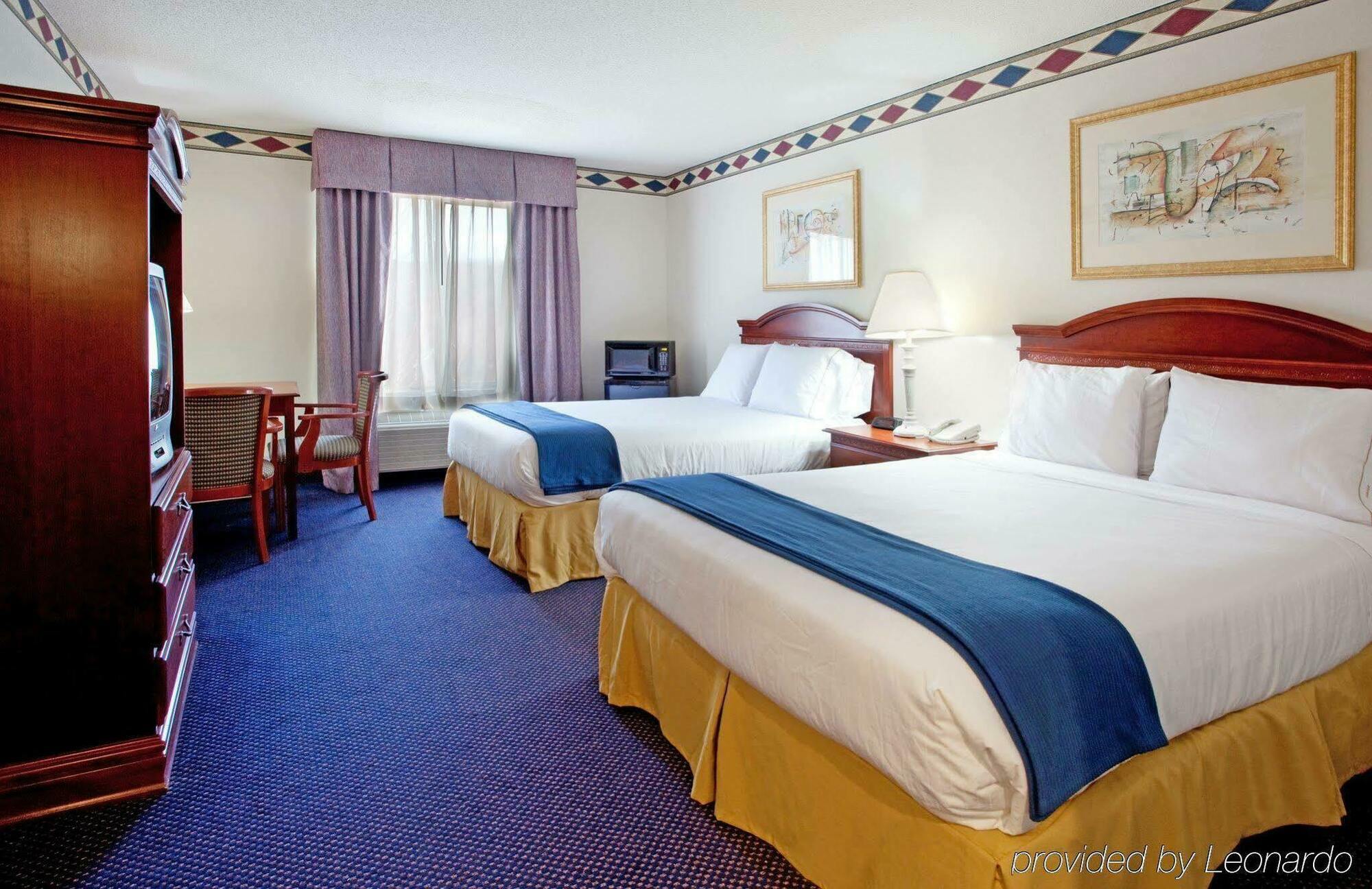 Holiday Inn Express Hotel & Suites Mebane By Ihg Buitenkant foto